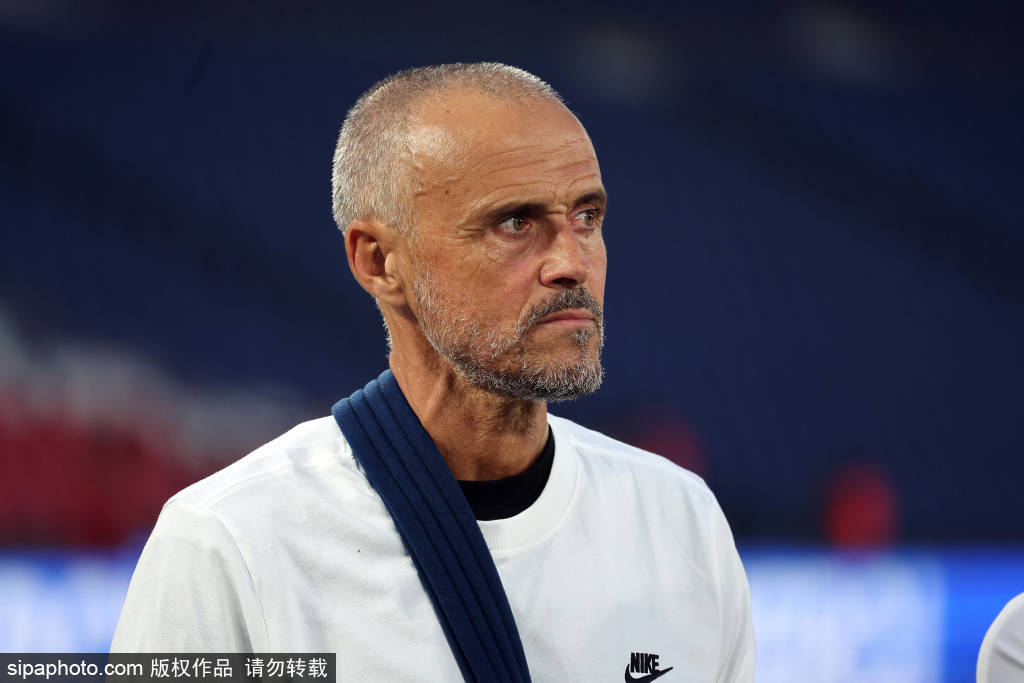 齐达内的足球哲学:怀念昔日激情与进攻之美